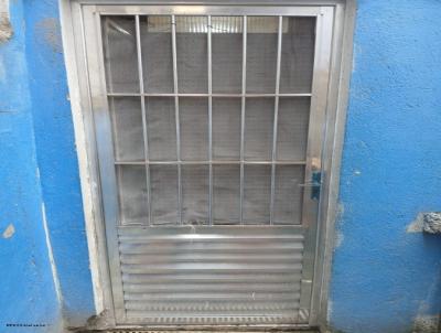 Casa para Loca��o, em Carapicu�ba, bairro Vila Santa Terezinha, 1 dormit�rio, 1 banheiro